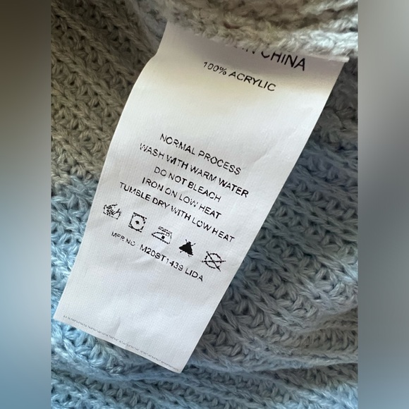 Simplee colorblock knit turtleneck sweater in cream grey blue size small - Picture 9 of 9